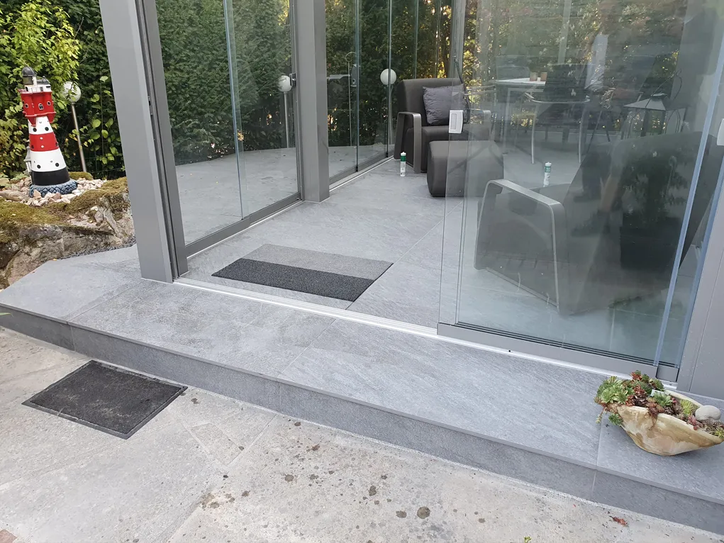 Badrenovierung mit neu verlegten Fliesen